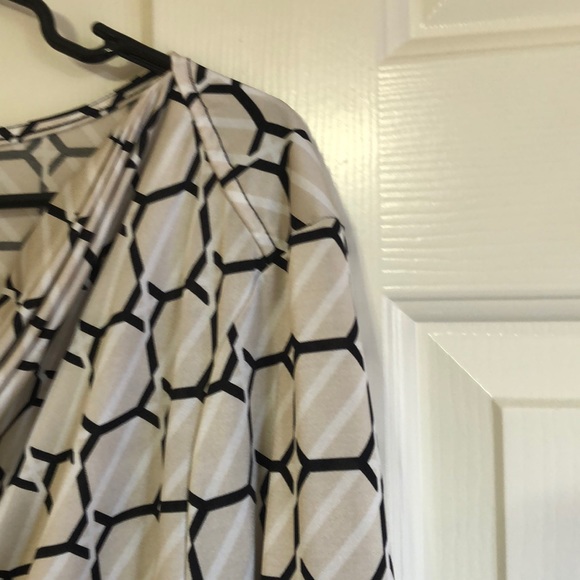 NY&C ๐ blouse gold/black 3/4 sleeve - Picture 8 of 16